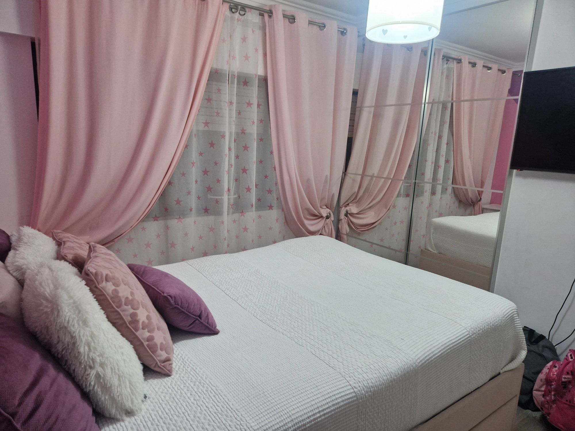 Quarto alugar senhora/menina