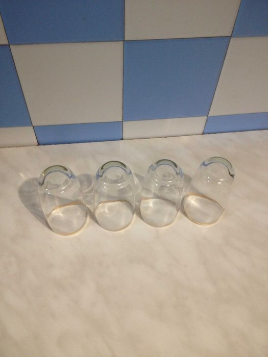 Komplet szklaneczek kieliszków literatek z epoki PRL