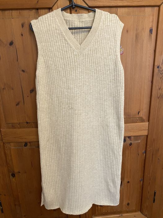 тепла сукня з коротки рукавом розмір M.