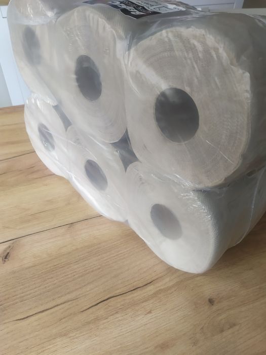 Papier toaletowy 12 dużych rolek.