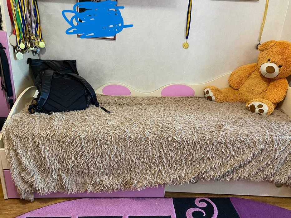 дитяча стінка, стіл, ліжко, книжкова шафа