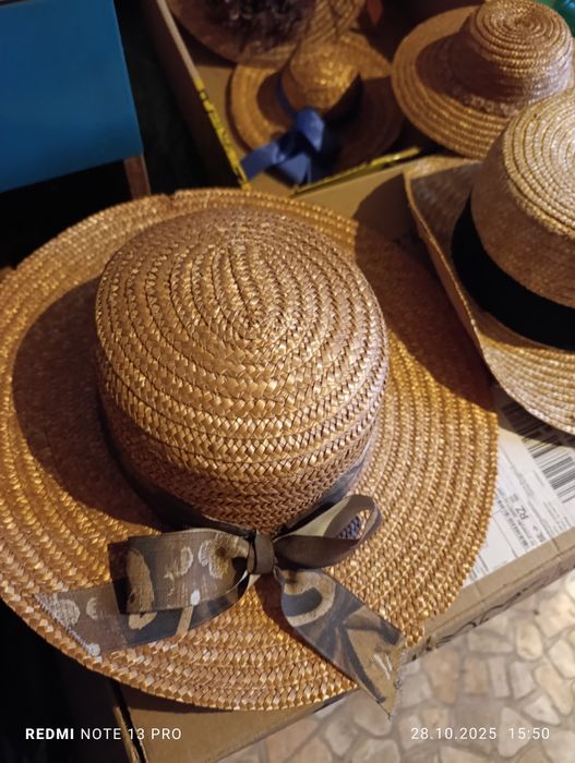 Kapelusze słomkowe.