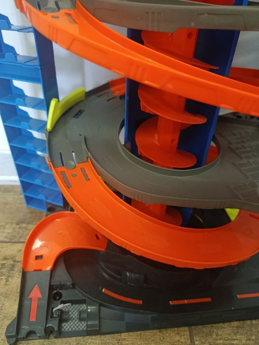 Hot wheels city mega мегагараж