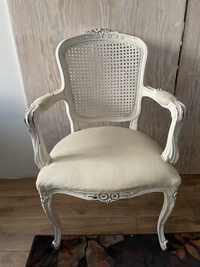 Fotel stylizowany a la rokoko
