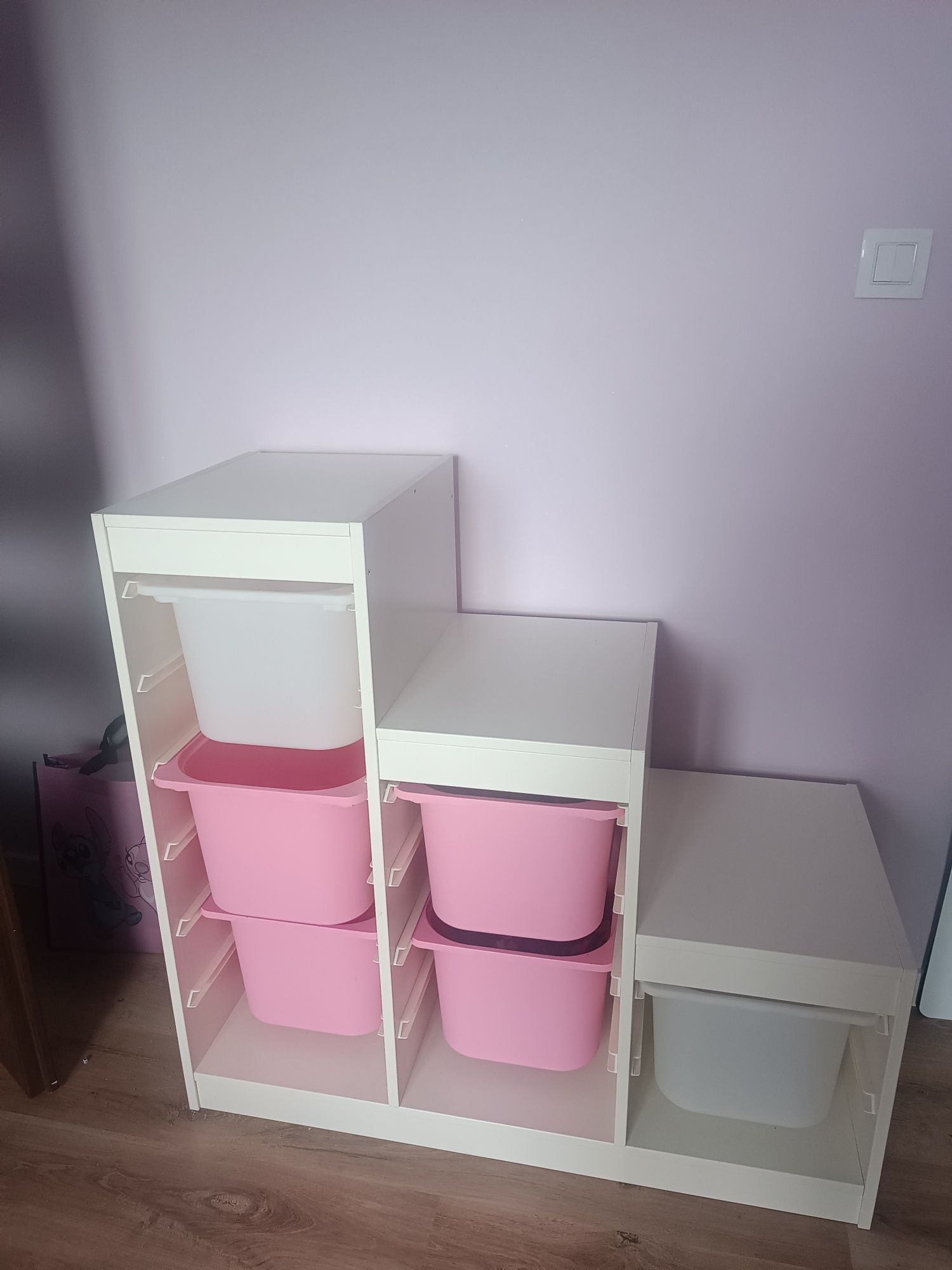 Regał z pojemnikami Ikea