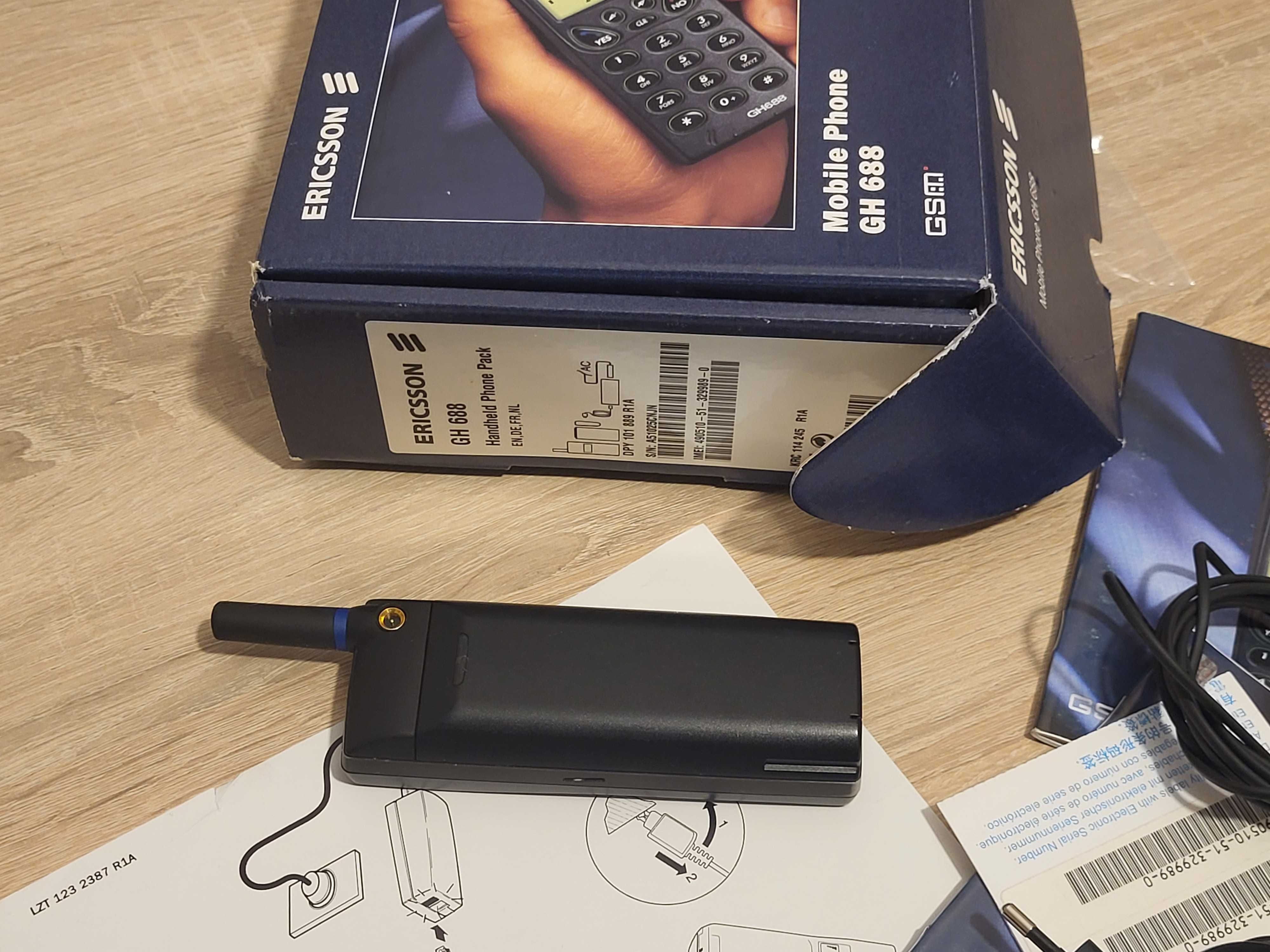 Telefon Ericsson GH688 bateria ładowarka zestaw karton Sony