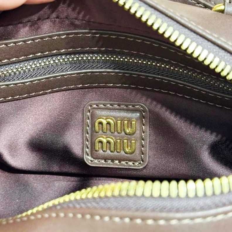 Miu Miu brązowa torba minimalistyczna - używana z charakterem!