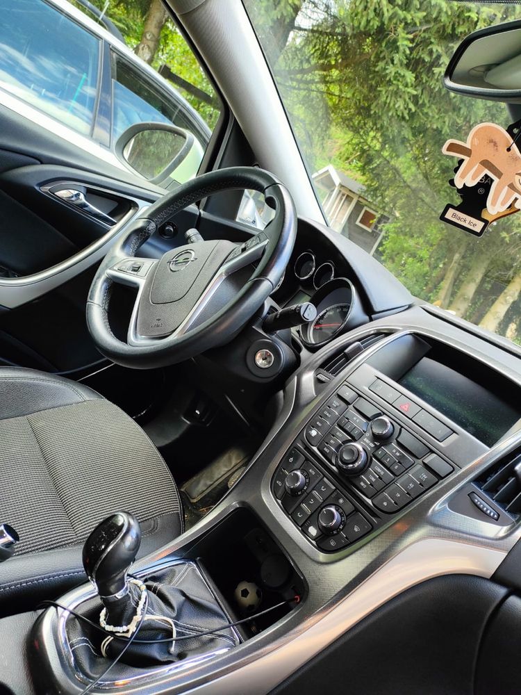 Opel Astra J 1.7 CDTI 125km 2011 rok kombi