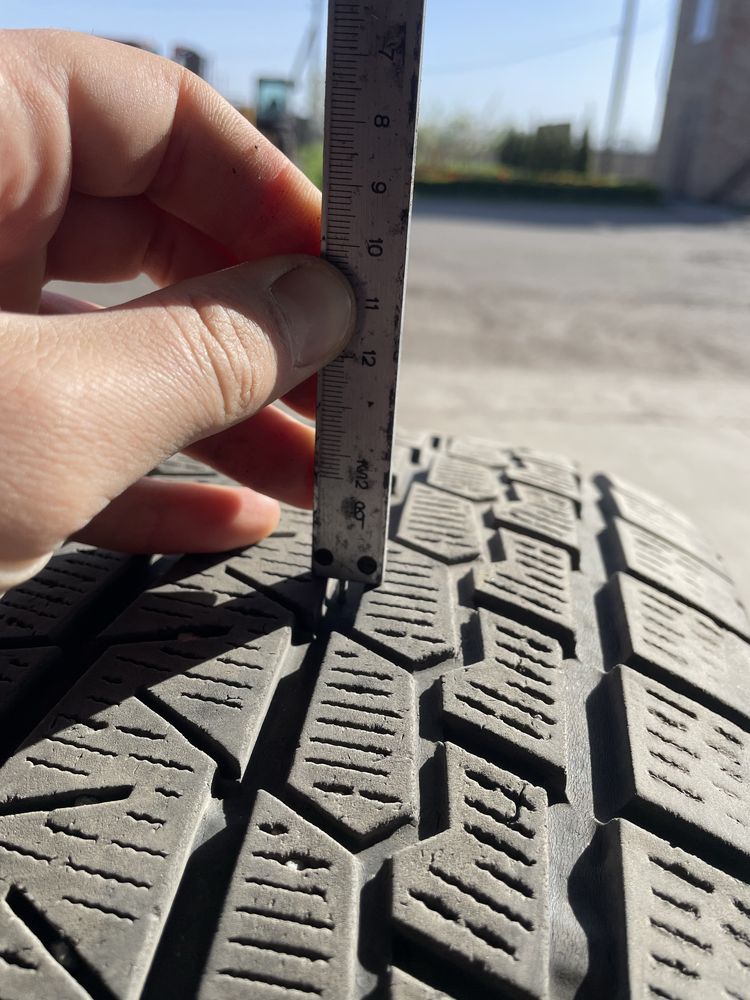 Продам зимову резину Yokohama ice Guard 265/60/R18