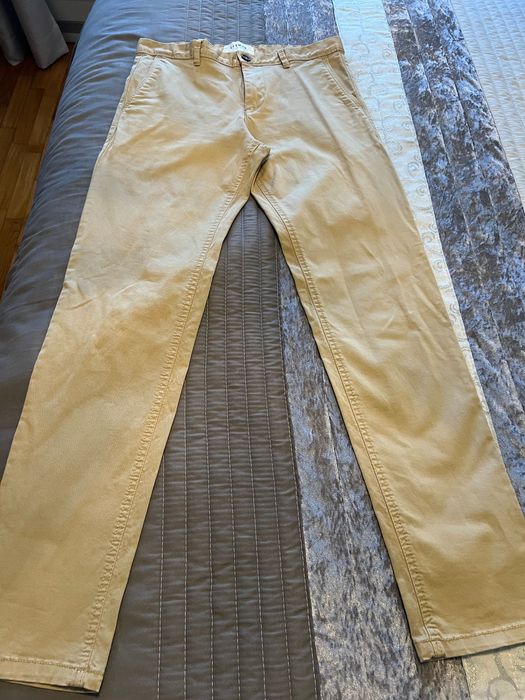Calças de homem em sarja, beges