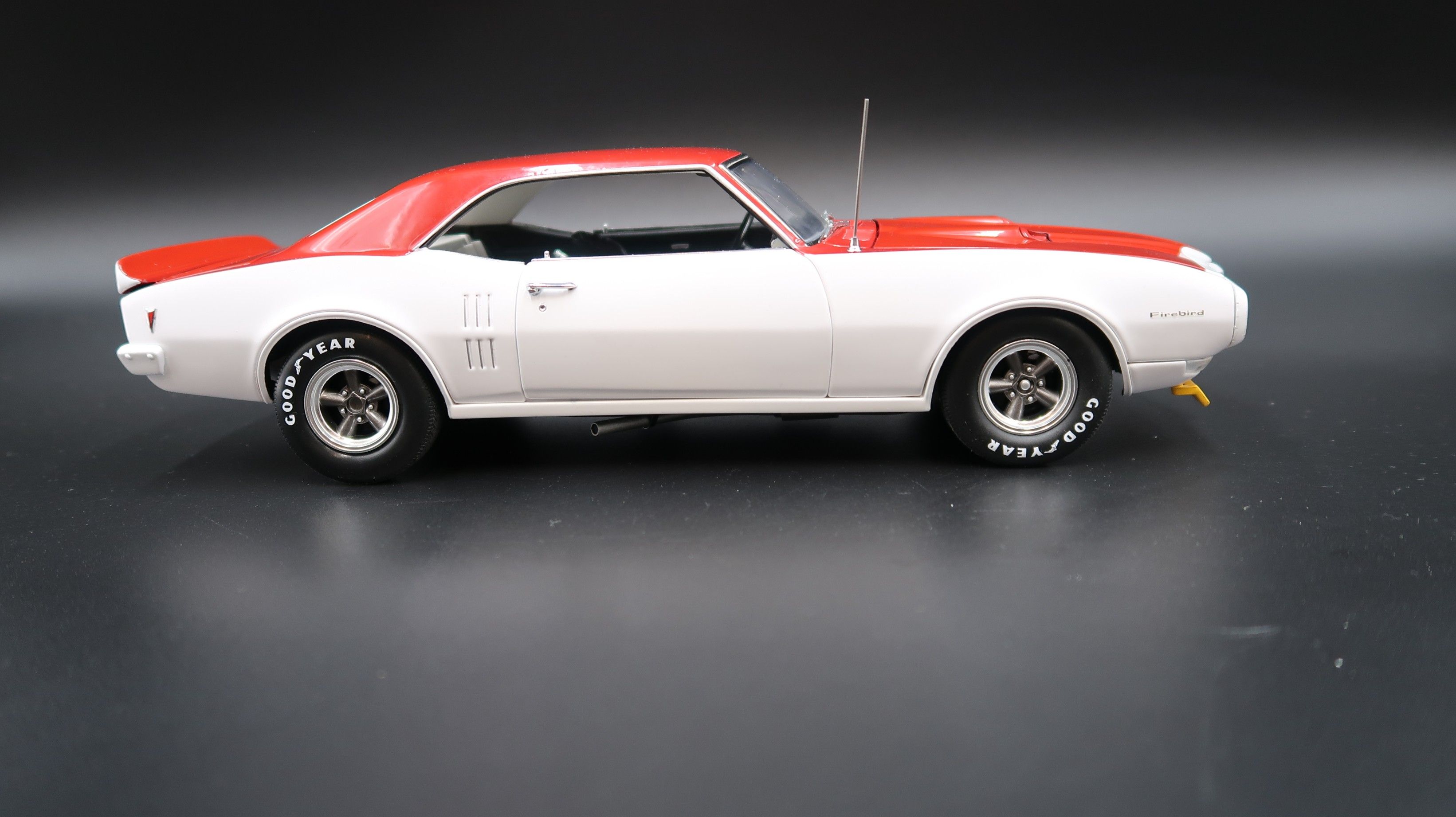 1:18 ACME 1968 Pontiac Trans AM Firebird model uszkodzony