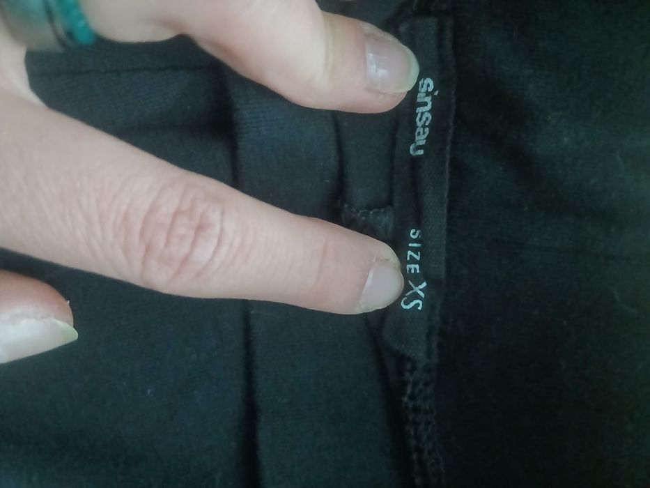 Krótkie spodenki z koronką sinsay xs czarne 34