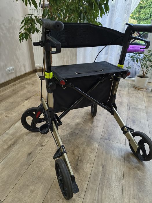 Chodzik balkonik dla seniora