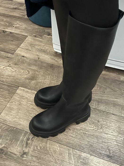 Продам осенние ботинки