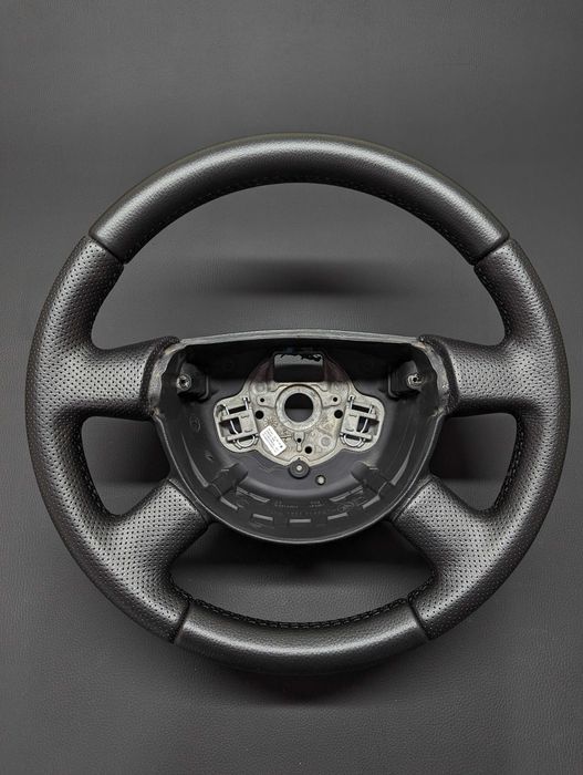 Kierownica Volkswagen Passat B6 świeżo obszyta