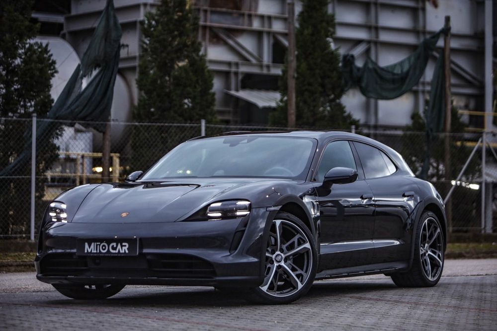 Porsche Taycan Cross Turismo 4
