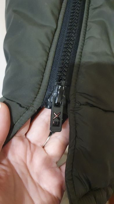 Пуховик жіночий  довгий кольору хакі  утеплений