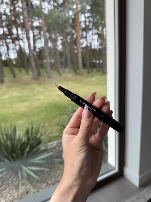 Korektory Givenchy Stylo Correcteur Pen