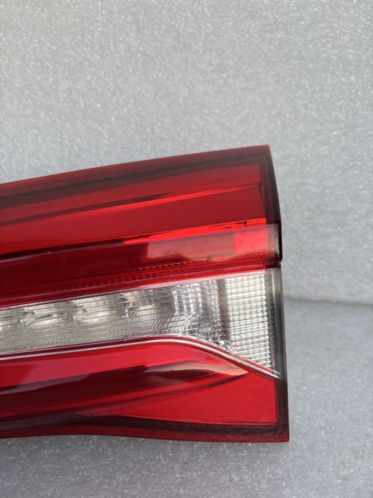 Ford Focus MK4 IV 4 kombi lampa prawy tył prawa tylna w klapę klapy