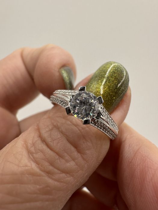 Каблучка з білого золота 585 проби від 4г.  Шикарна на заручини