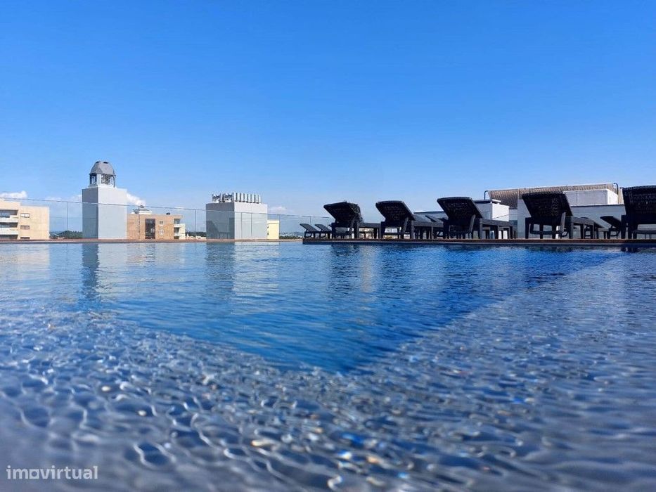 Apartamento T3, novo, terraço com churrasqueira; piscina e playgrou...