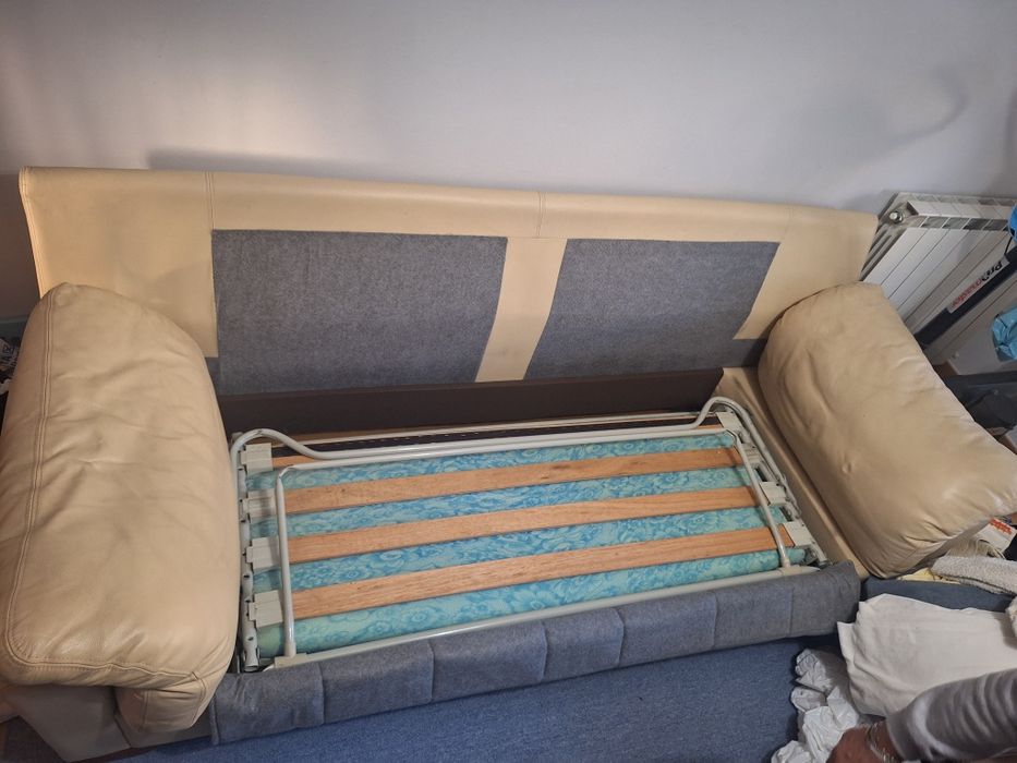 Sofá de pele( Sofá cama)