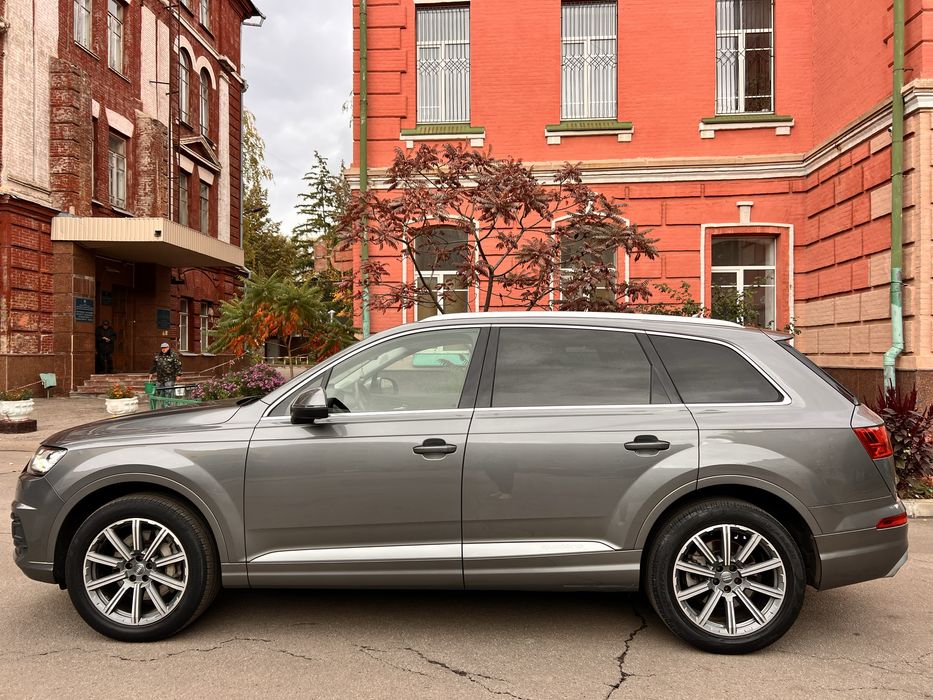 Продам AUDI Q7 2017 год