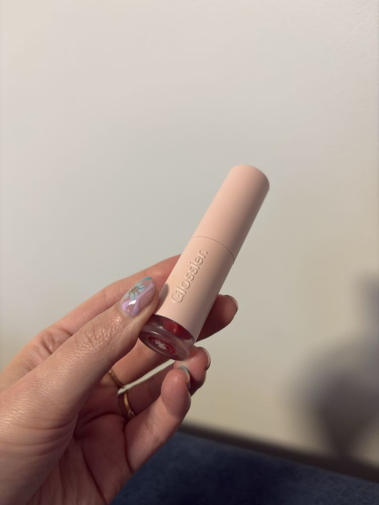 Glossier pomadka kolor jet lipstick lipgloss