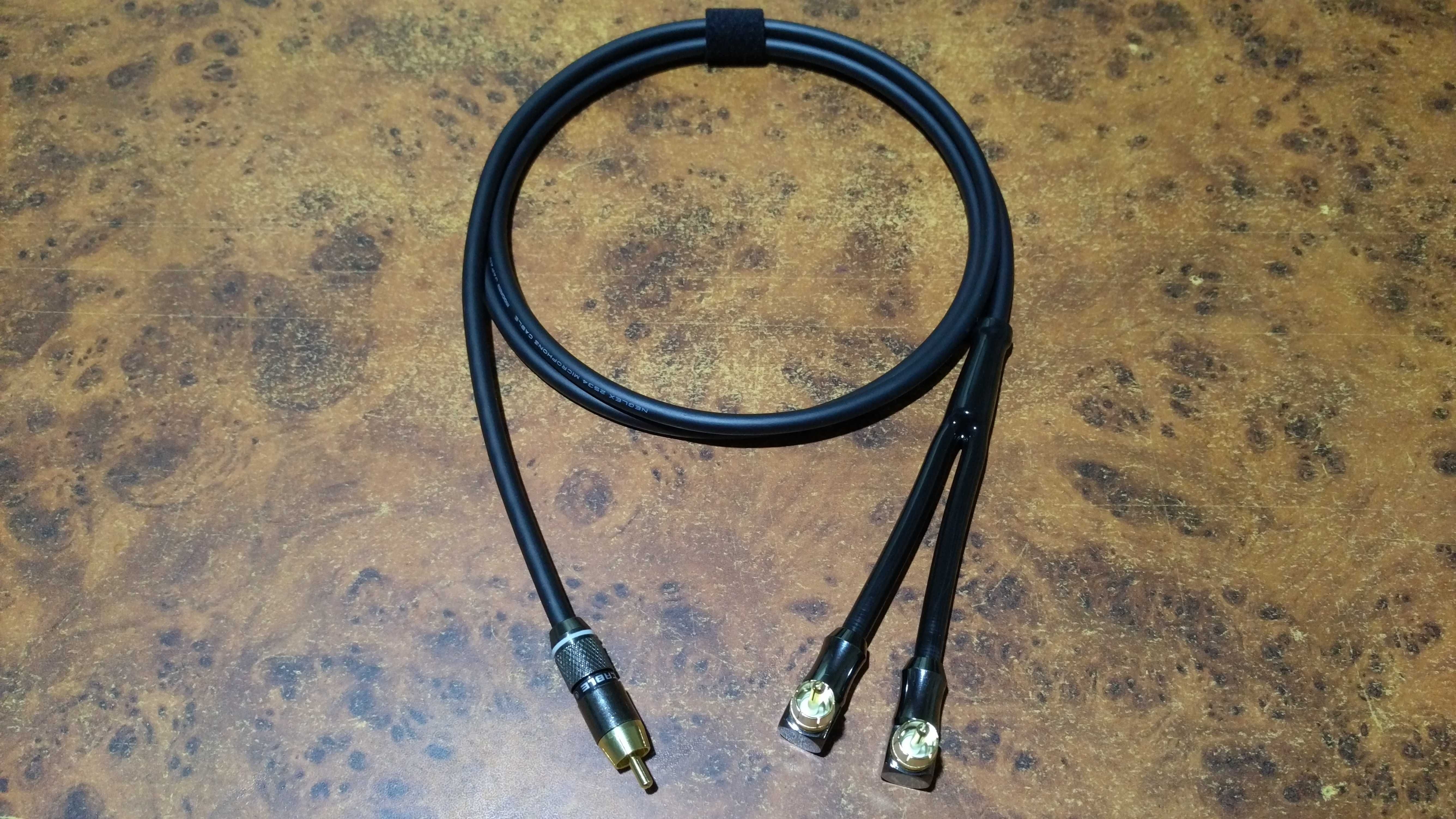 Hi-Fi сабвуферный Y-образный кабель RCA/2RCA MOGAMI Neglex W2534 экран