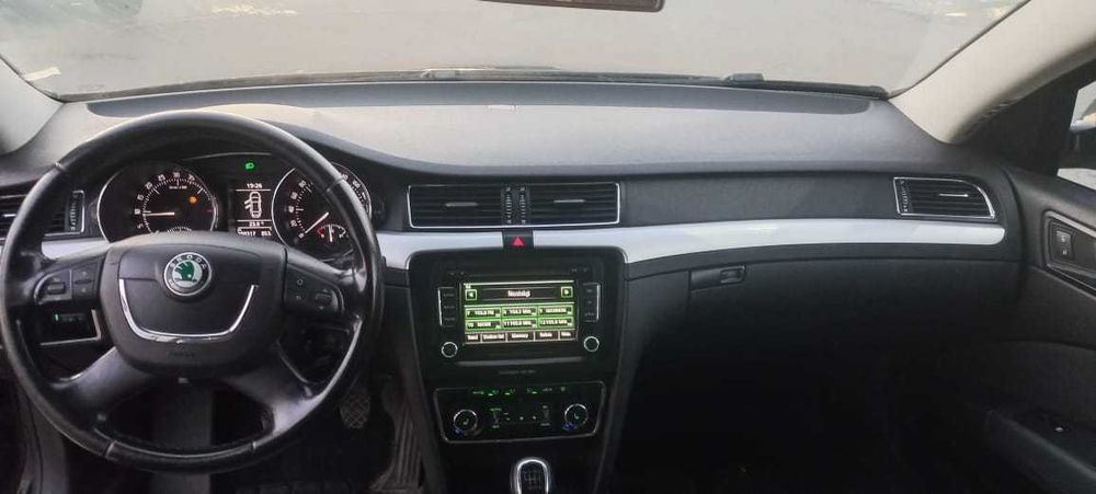 Автомобіль skoda superb