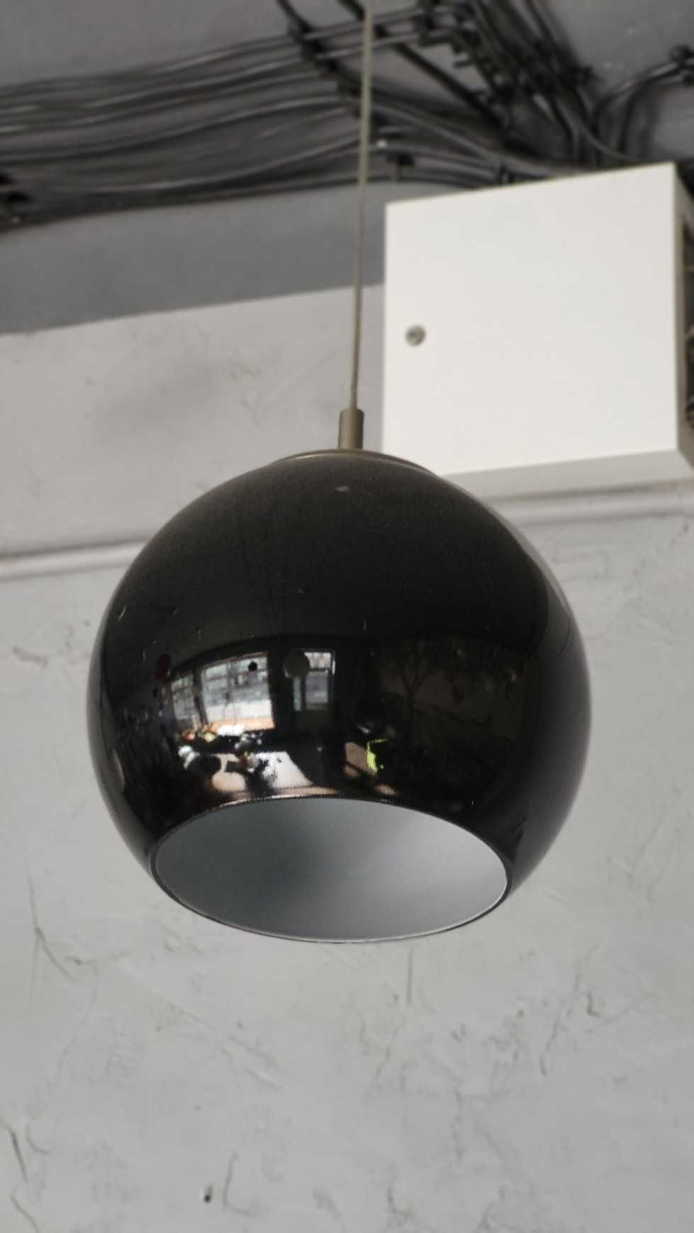 Zestaw szklanych kloszy/lamp wiszących – czarne, czerwone i białe