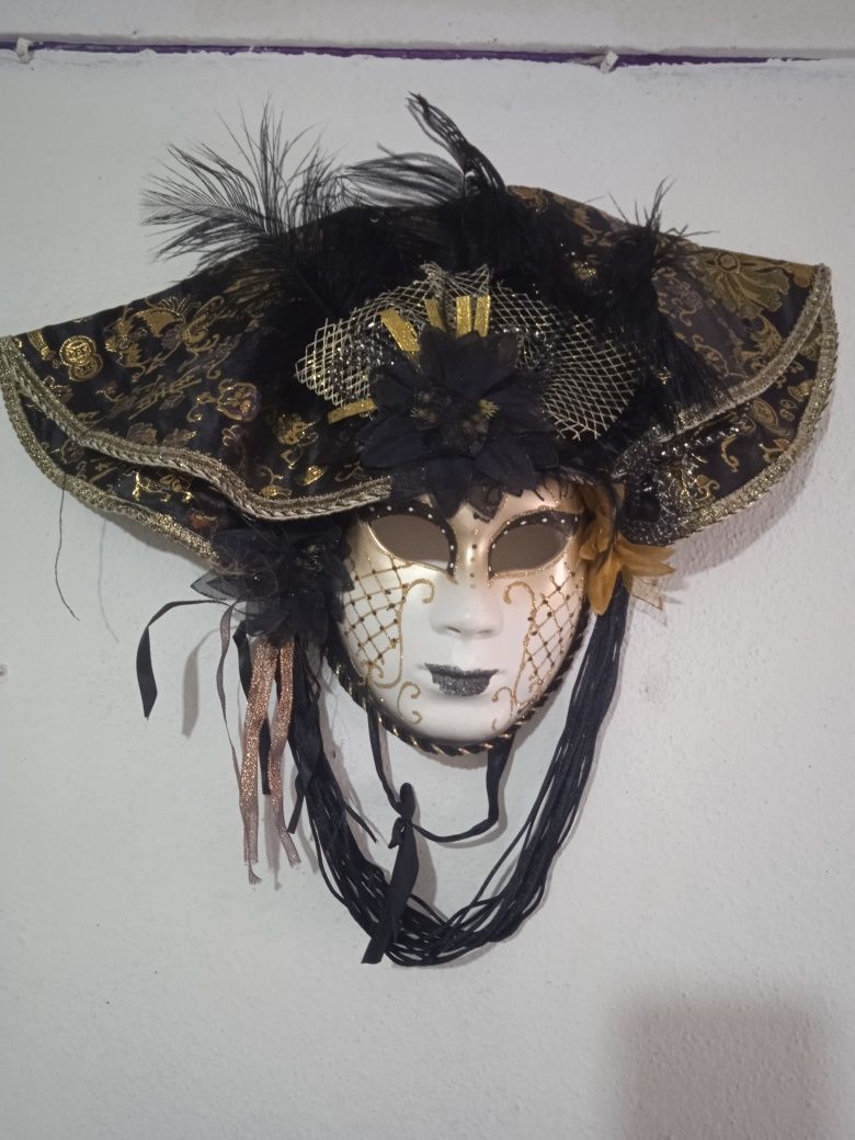 Máscara veneziana, rosto de senhora .