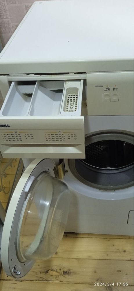 Продам свою стиральную б/у машину ZANUSSI FLS-702