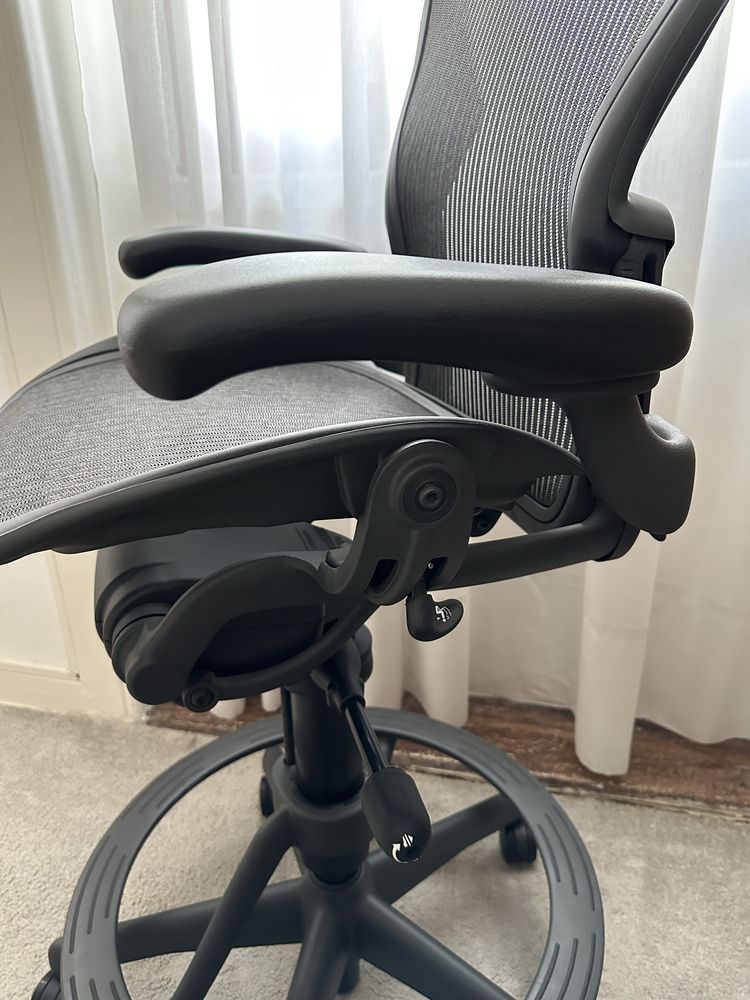 Banco alto Aeron da Herman Miller