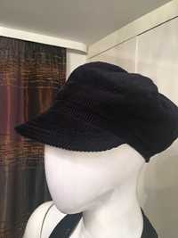 Czarna sztruksowa czapka