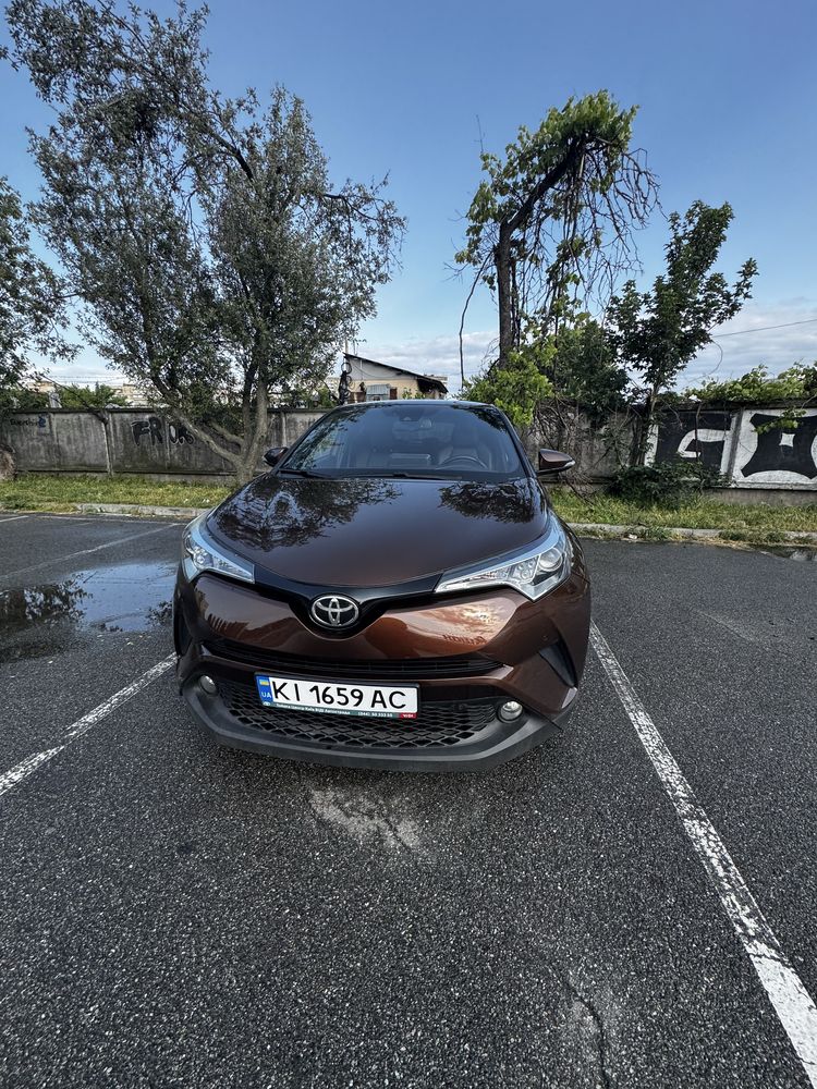 Toyota CH-R коричнева