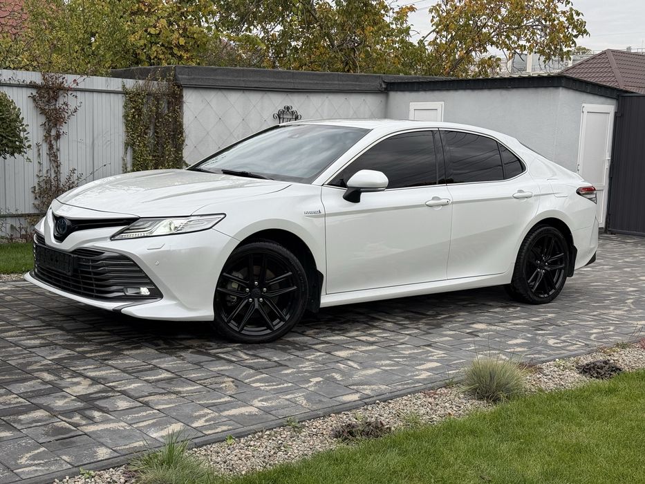 Toyota Camry 70 2.5 Hybrid 2020 официал