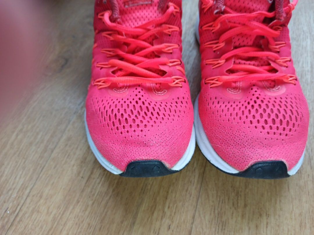 Кросівки Nike, легенькі та зручні