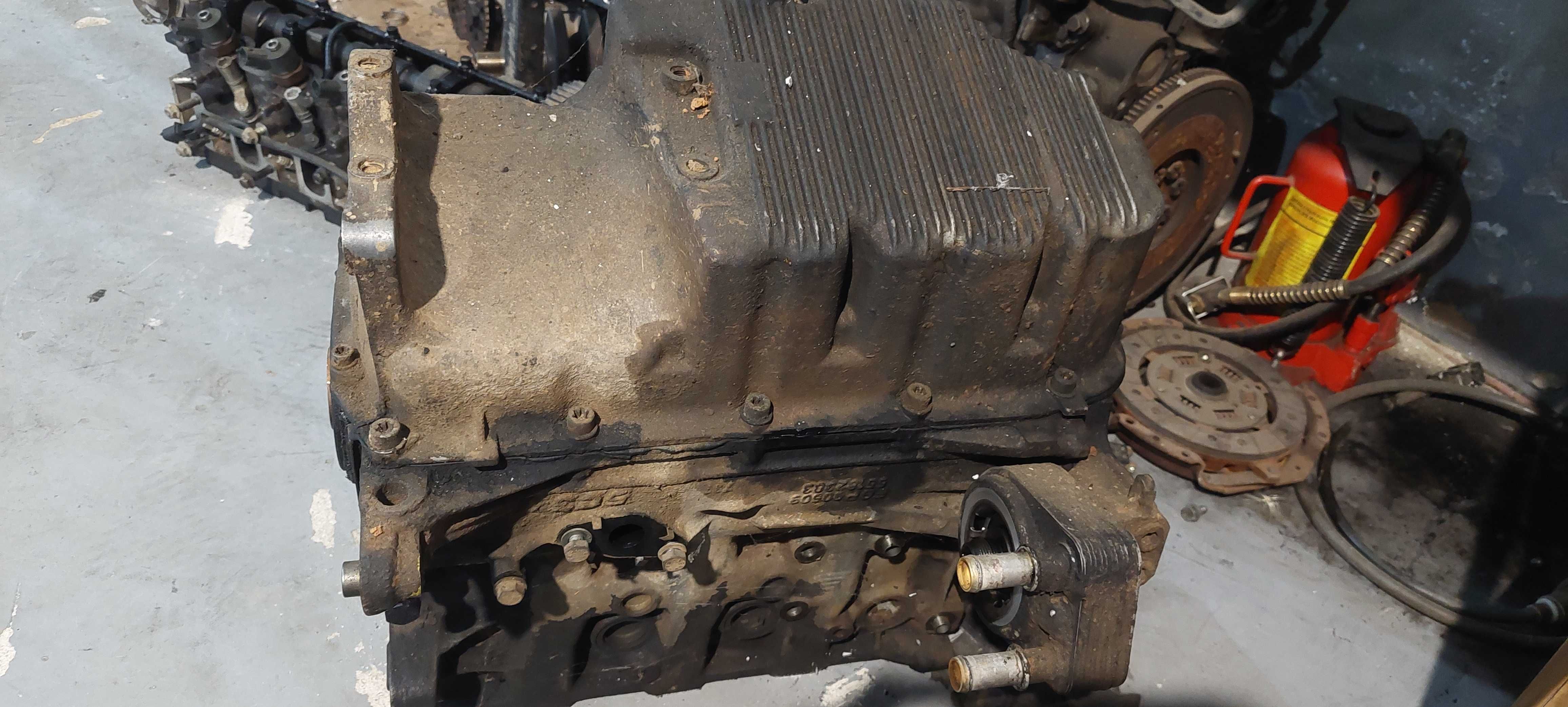 Motor fiat jtd para peças + Motor 1.9D a trabalhar.