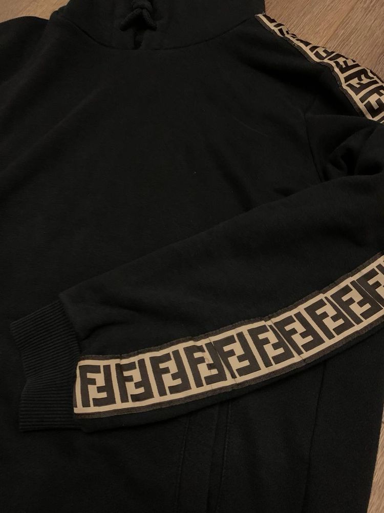 Светр Fendi чорний