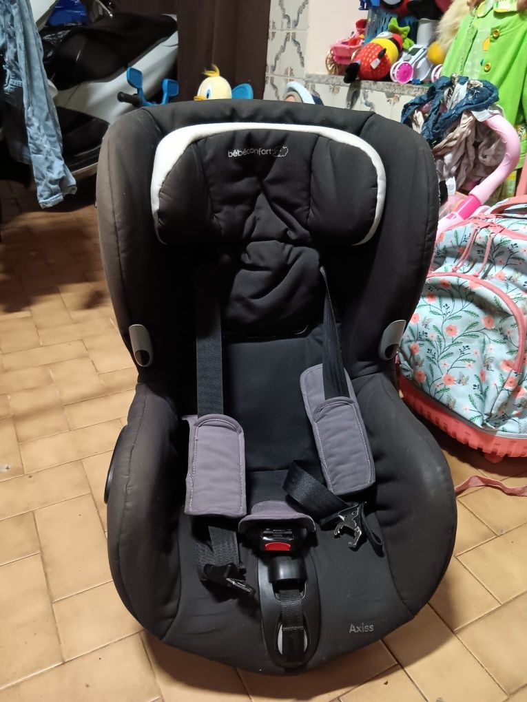 Cadeirinha Auto Bébé Confort Axiss - Giratória (Grupo 1)