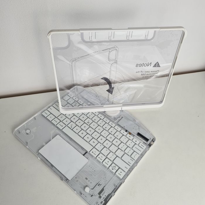 Чохол - клавіатура на Ipad  13" 12.9 з тачпадом та підсвідкою