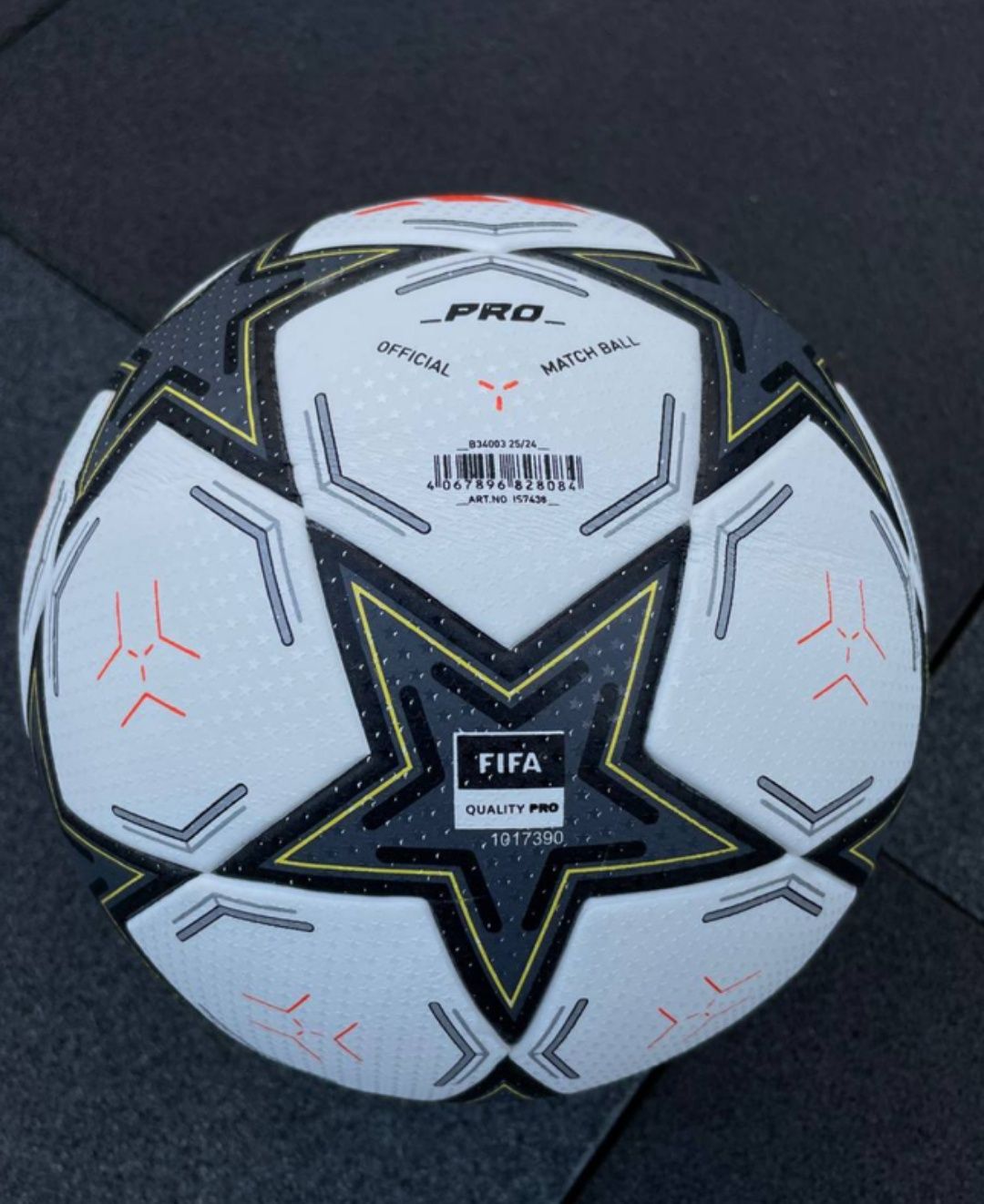 Футбольний мʼяч Adidas Champions League