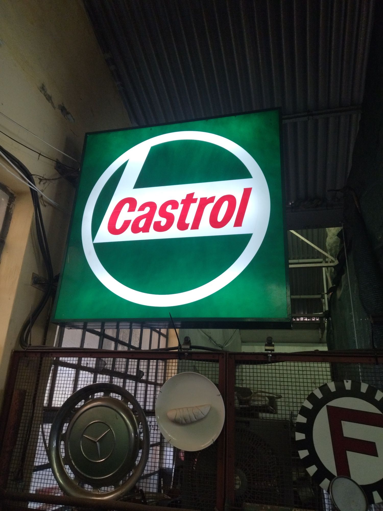 Castrol - Publicidade Luminosa original