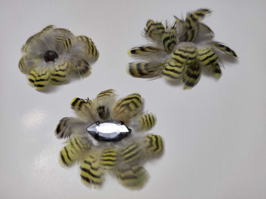 Пір’я хвилястого папуги. 500 шт., сережки з пір'я