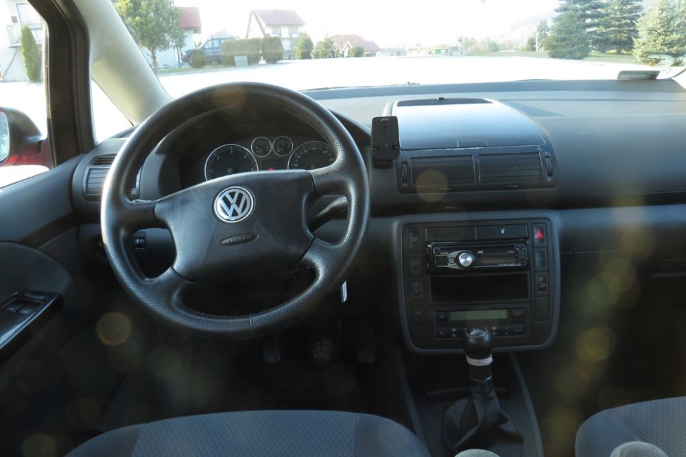 Wynajem Volkswagen Touran najem na wynajem wypożyczalnia passat sharan