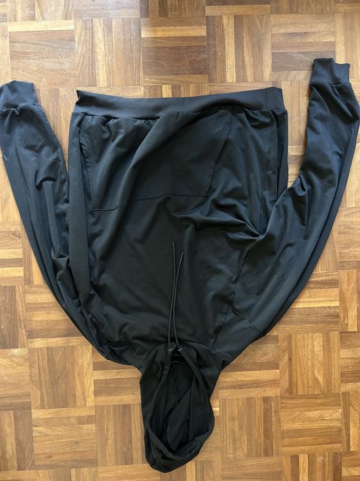 Sweat preta domynos como nova