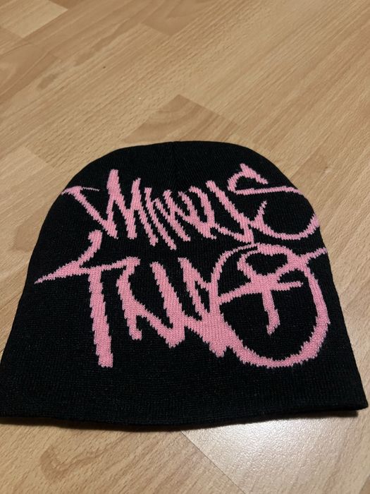 Nowa modna czarna uniseks czapka zimowa beanie z różowym napisem y2k