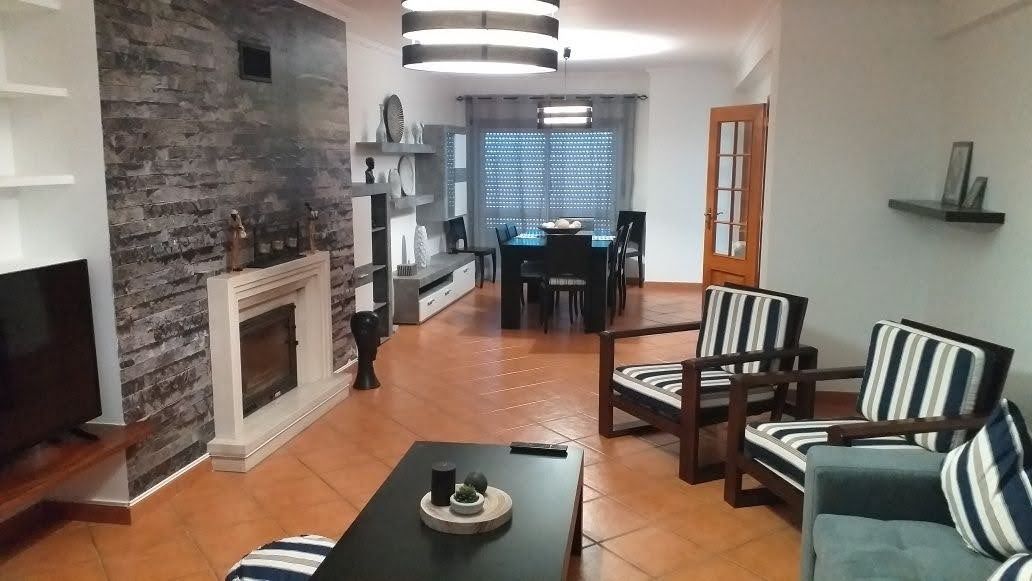 Apartamento T3 ,2 andar e último engloba 2 apartamentos,3 quartos 3 wc