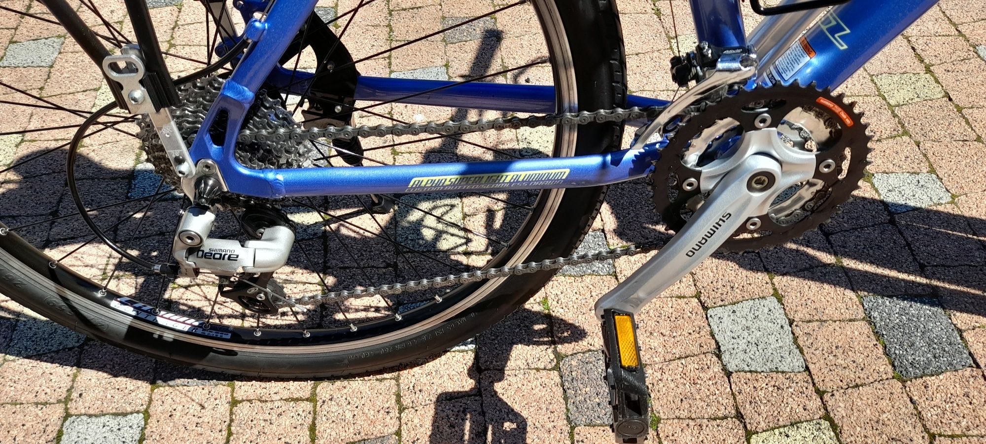 Rower Alu. TREK 4500/ Koła 26"/rama 18"/DEORE 3x9/Amortyzator 
Posiada
